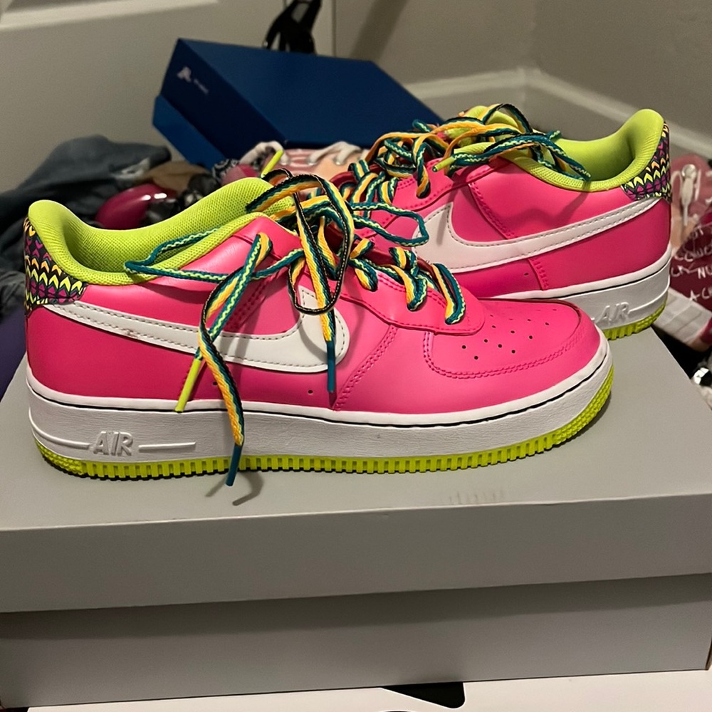 Neon Nike AF1
